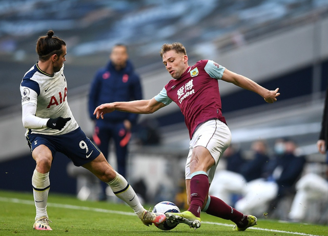 阿诺德西甲适应困难，肌肉损伤频繁，体能与技术对抗不适应，皇马医疗团队“伤仲永”魔咒再现。（阿诺德西甲适应受阻：肌肉伤频发、对抗节奏难匹配，皇马医疗“伤仲永”魔咒再现）