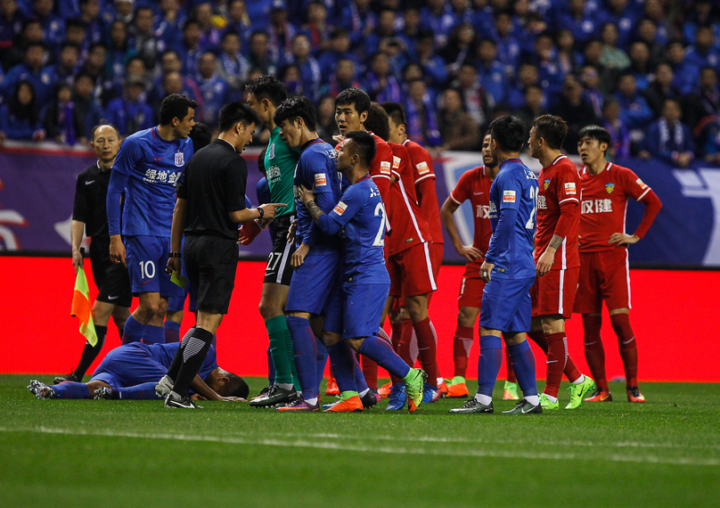 勇士官方：格林扭伤右脚，本场比赛不会回归